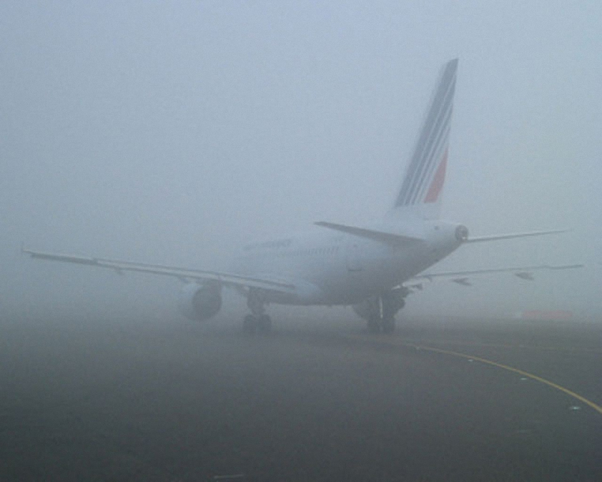 Одесский аэропорт парализовал сильный туман - фото 1
