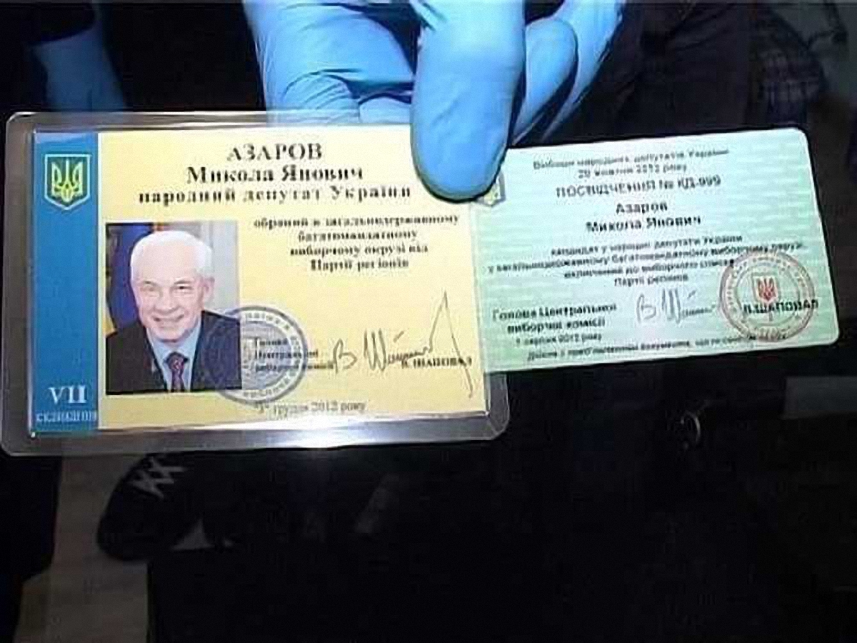 Правоохранители изучают документы, найденные в квартире с ценностями Авакова - фото 1