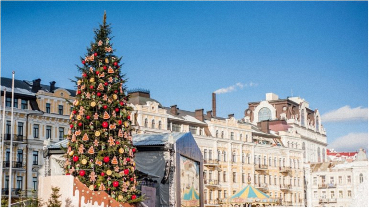 Так елка выглядела в прошлом году - фото 1