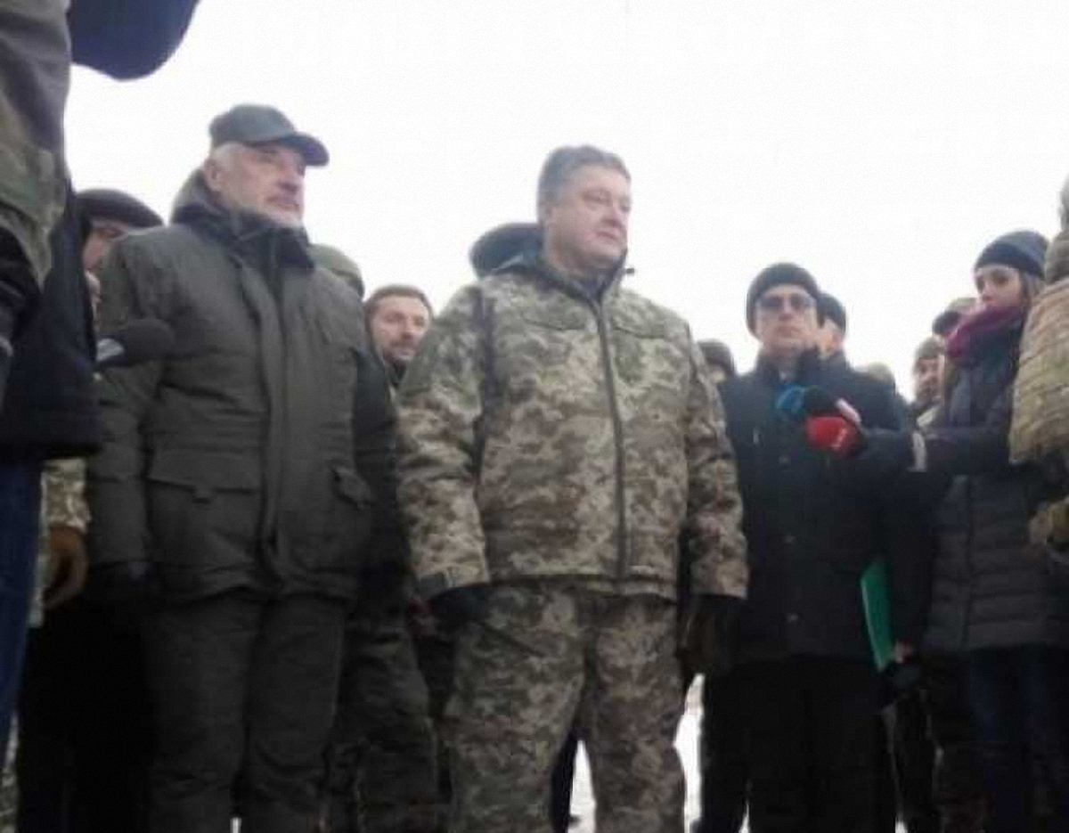 Петр Порошенко с передовой отправился на заседание собственной фракции - фото 1