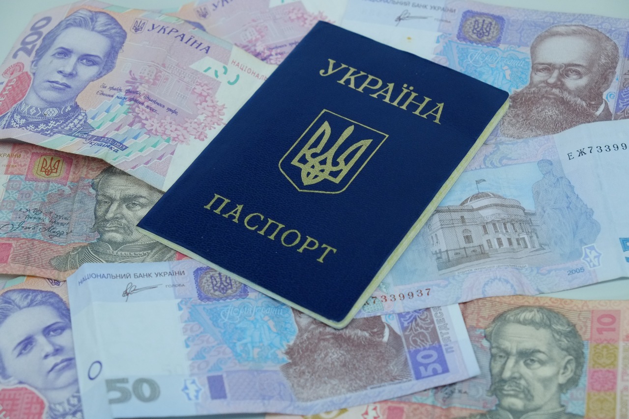 Посетители кафе хотели оставить краденый паспорт в залог официантам - фото 1