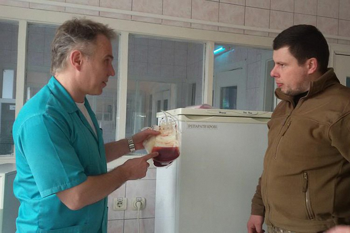 Врач Ростислав Зауральский будет заниматься развозкой крови в зоне АТО - фото 1