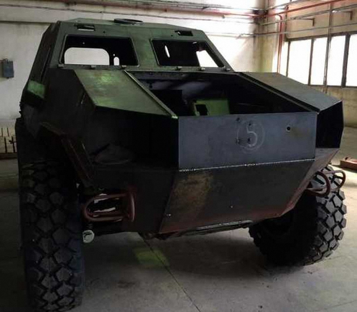 У Львовского бронетанкового завода недостаточно  денег для выпуска "Дозоров-Б" - фото 1