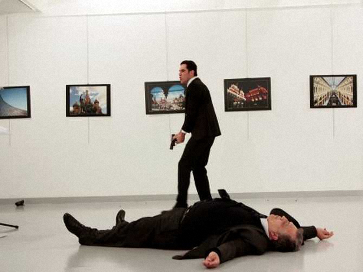 Организатора выставки подозревают в связях с убийцей российского посла - фото 1
