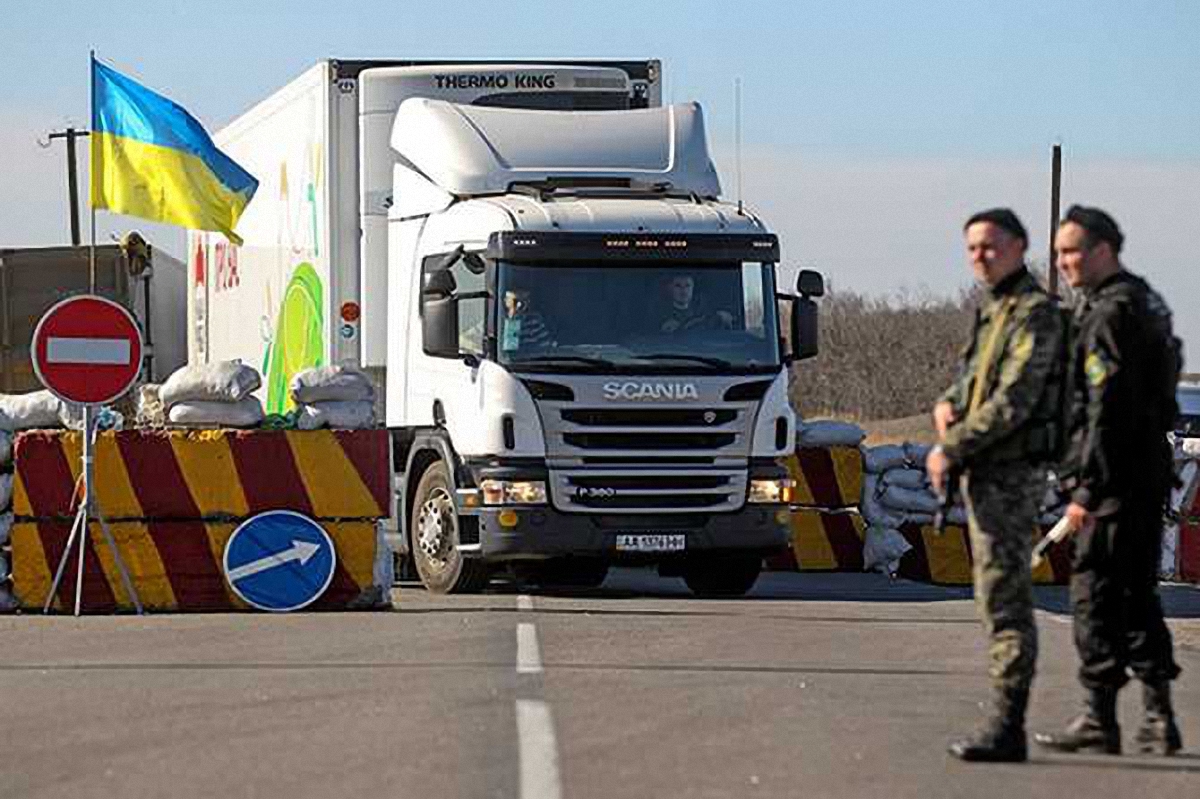 Украинские товары попадают в Крым в обход пунктов пропуска - фото 1