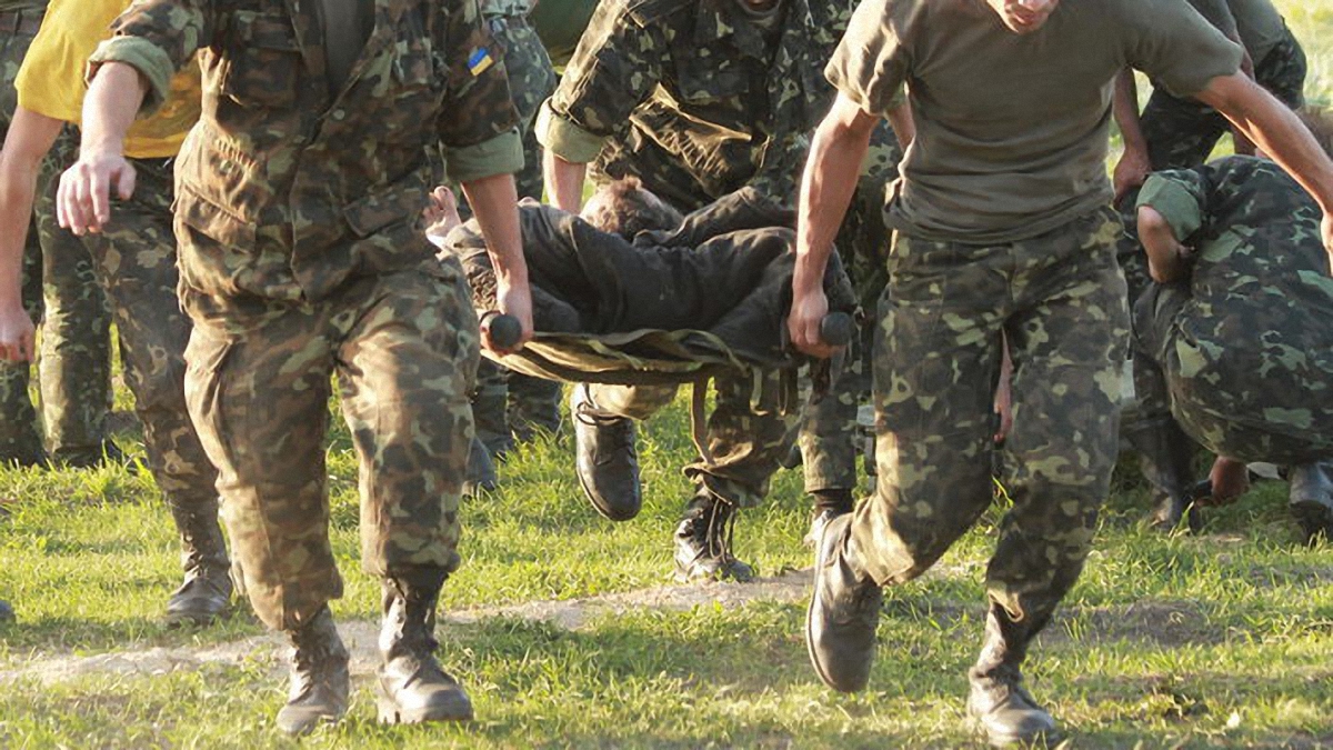 Защитникам Украины оказали своевременную медицинскую помощь и доставили их в госпиталь - фото 1