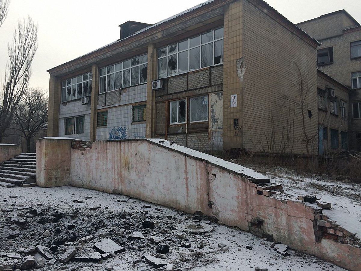 Боевики активно вели огонь из двора 21-й больницы в Донецке - фото 1