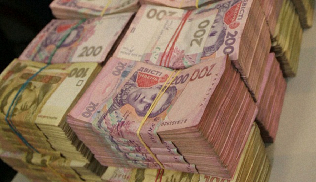 При обыске было изъято 236 тыс. гривен наличными и товара на 830 тыс гривен и "черная бухгалтерия" - фото 1