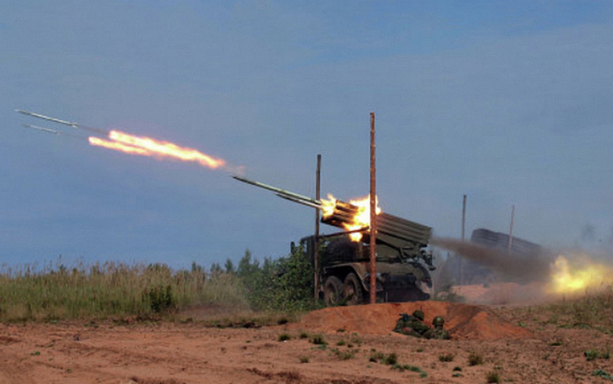 Боевики накрыли украинских военных из ствольной артиллерии, РСЗО и минометов - фото 1