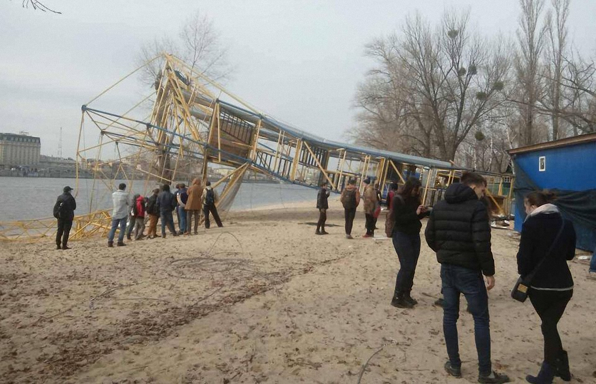 В Киеве снесли "опасную" достопримечательность - фото 1