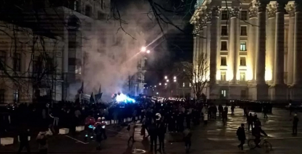 На Софиевской площади собираются правоохранители - фото 1