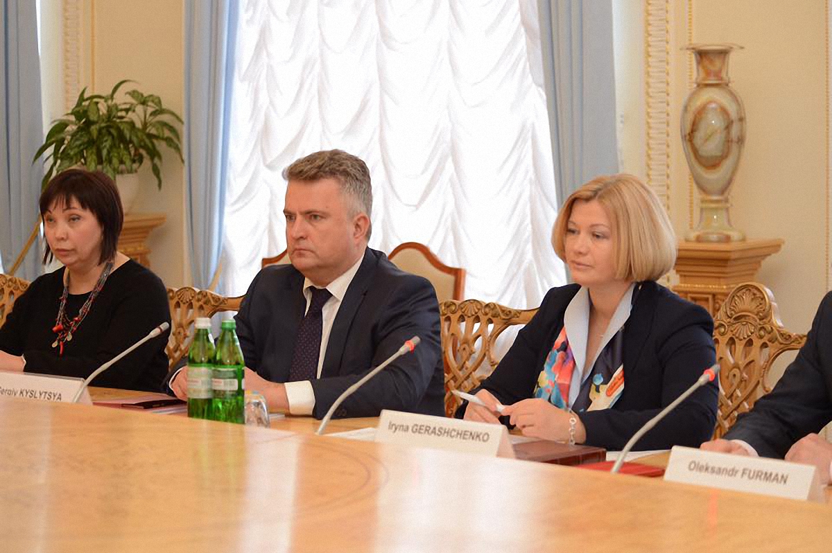 Ирина Геращенко провела встречу с президентом МККК - фото 1