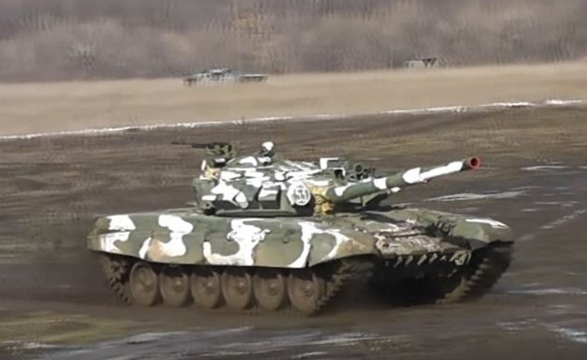 Боевики показали привезенные из России танки Т72М - фото 1