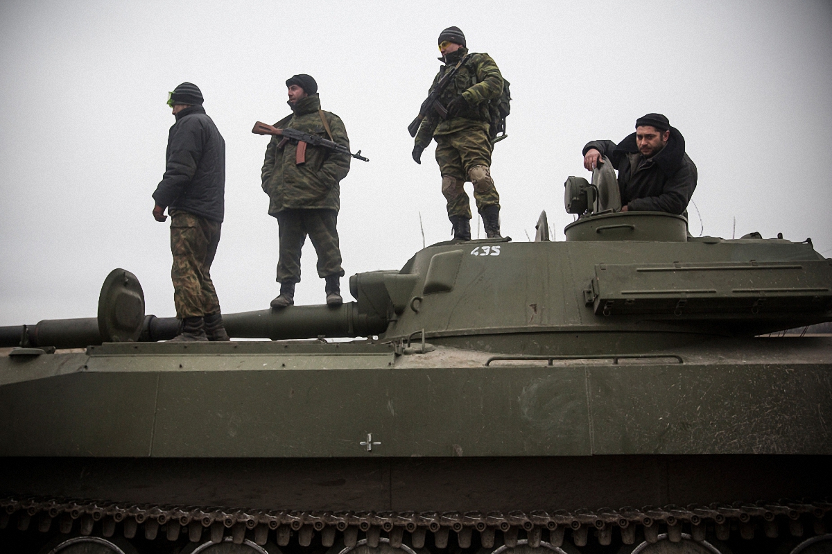 Боевики обстреливают Авдеевку из танков - фото 1