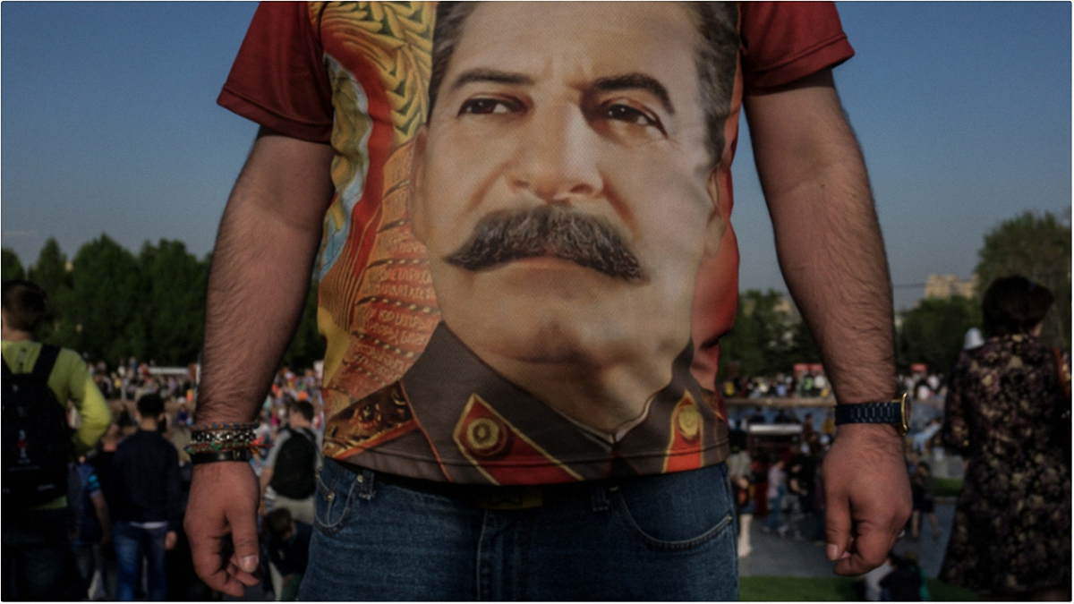 Ветераном кремлевские кукловоды прикрывают провокаторов с портретами Сталина - фото 1