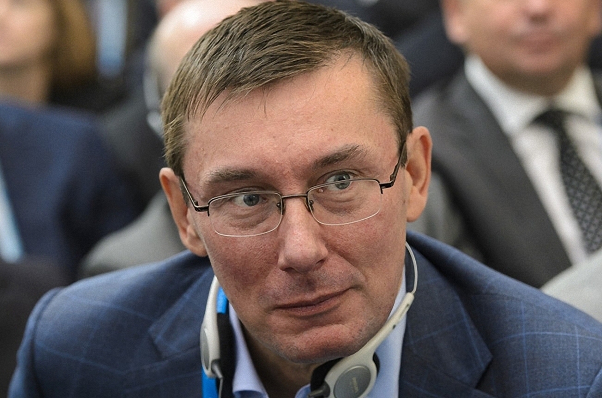 На должности генпрокурора Луценко заработал 362 тыс., а в подарок получил еще 132 тысячи гривен - фото 1