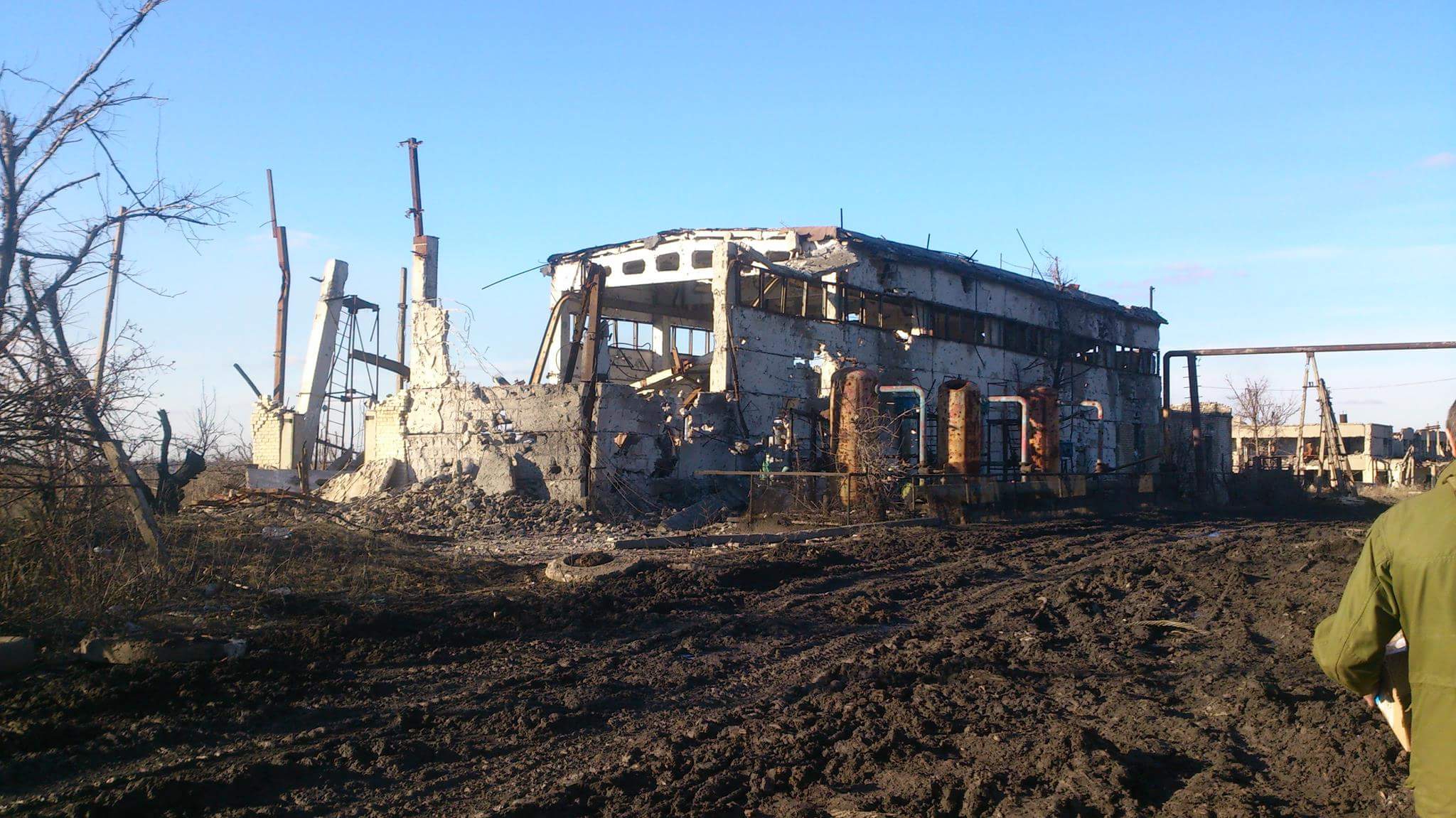 Идет обстрел украинских позиций возле Авдеевской промзоны - фото 1