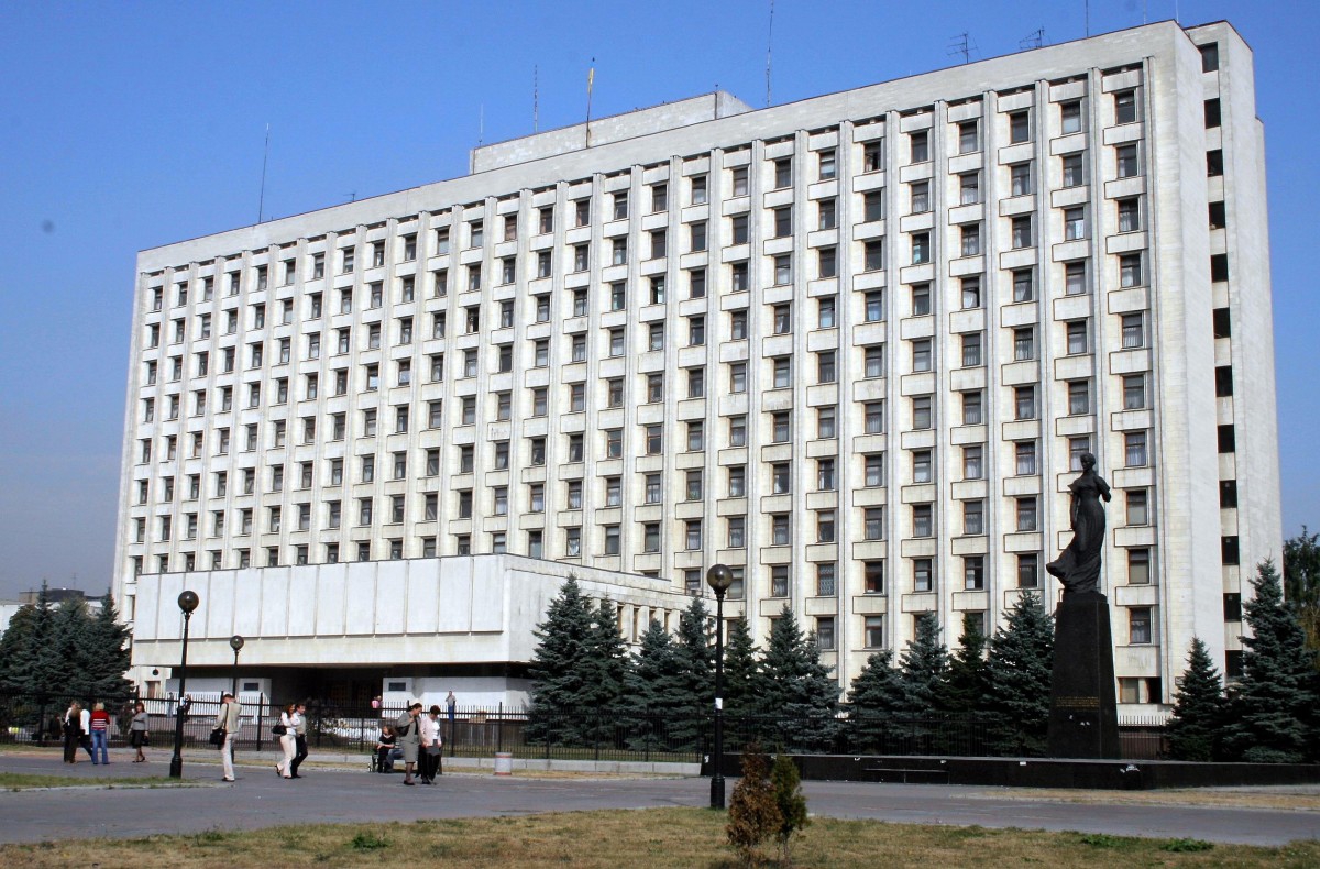 В здании облсовета в Киеве проходят обыски - фото 1