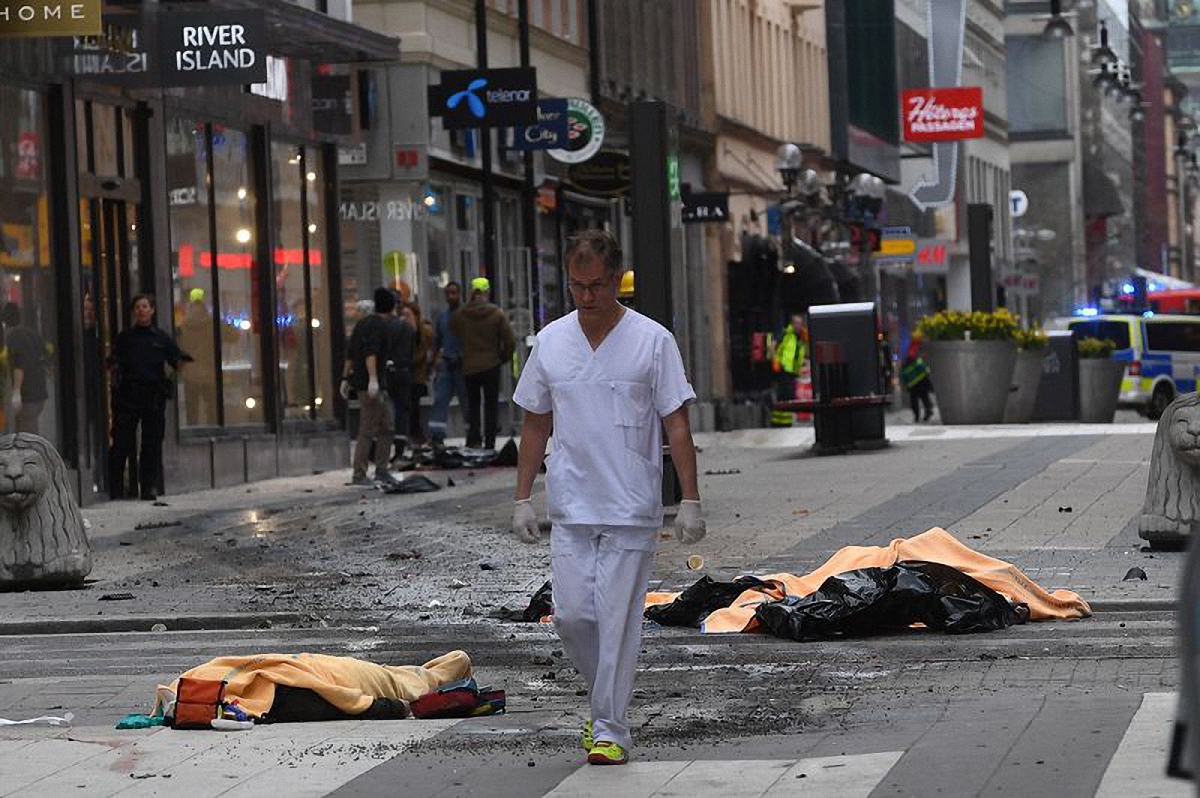 Из-за теракта в Стокгольме погибло три человека - фото 1
