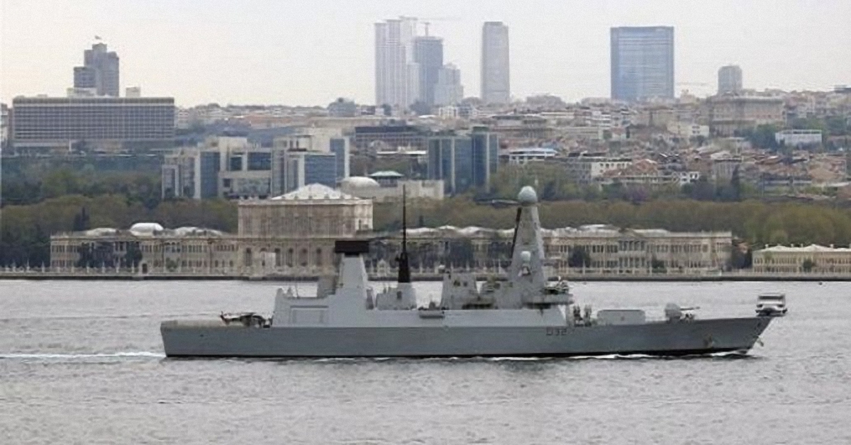 Крупнейший миноносец британских ВМС вошел в воды Черного моря - фото 1