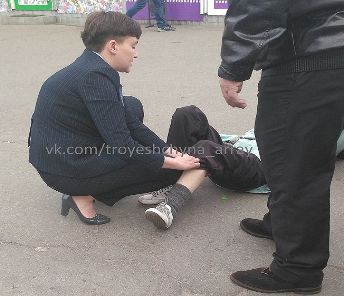 Надежда Савченко оказывала первую помощь пострадавшей - фото 1