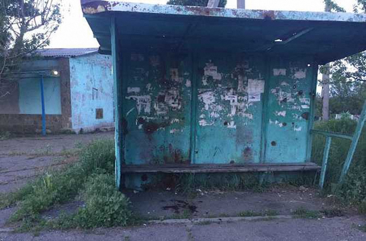 Мина изрешетила остановку, где находились гражданские - фото 1