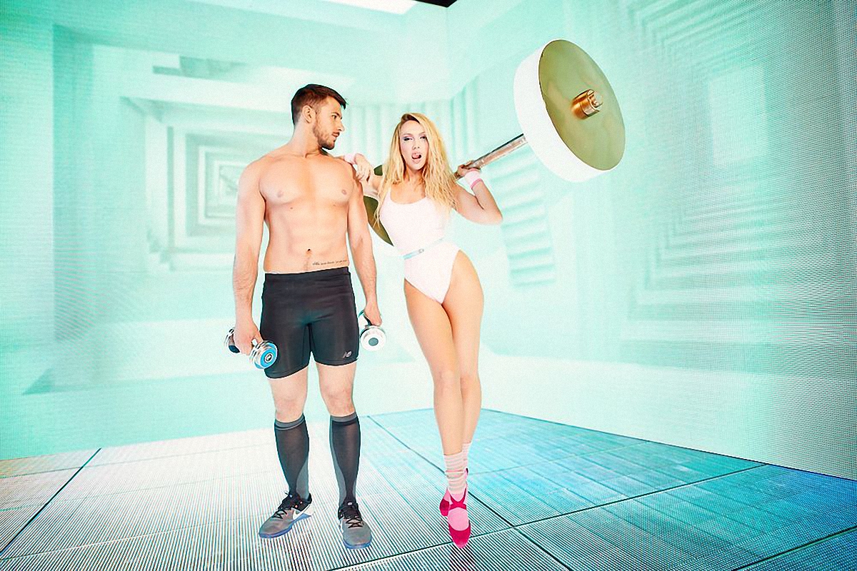 Номер один. Ольга Полякова оголилась в новом клипе - фото 1