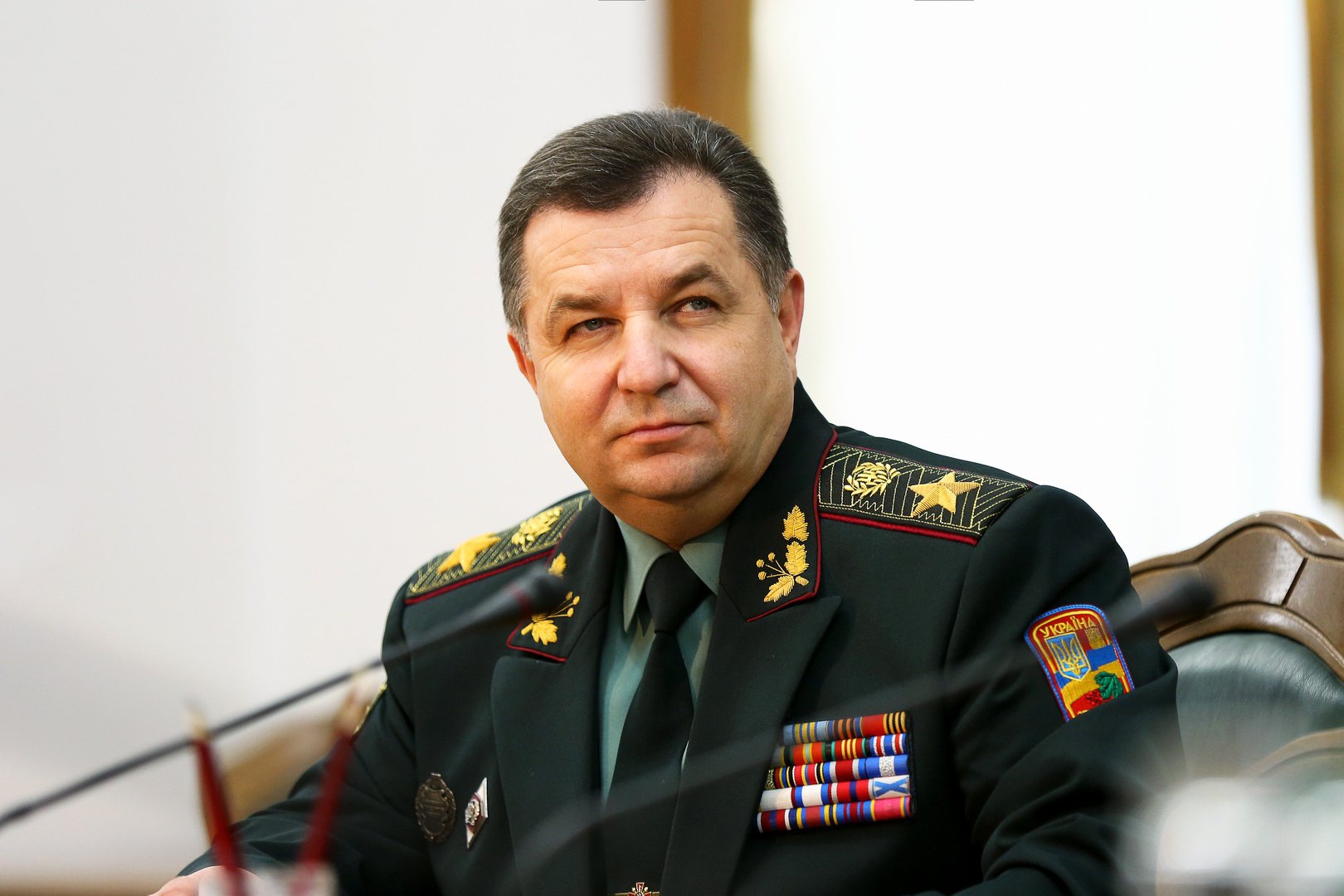 Обнародована сумма доходов министра обороны Полторака за май - фото 1
