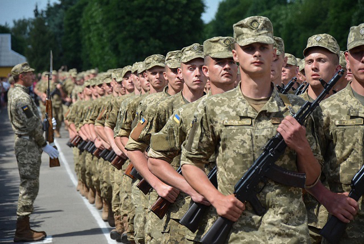 В Украине стартовал призыв офицеров запаса на строчную службу - фото 1