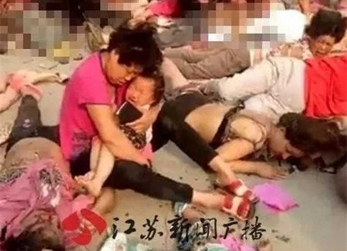Мощнейший взрыв в Китае унес жизни детей - фото 1