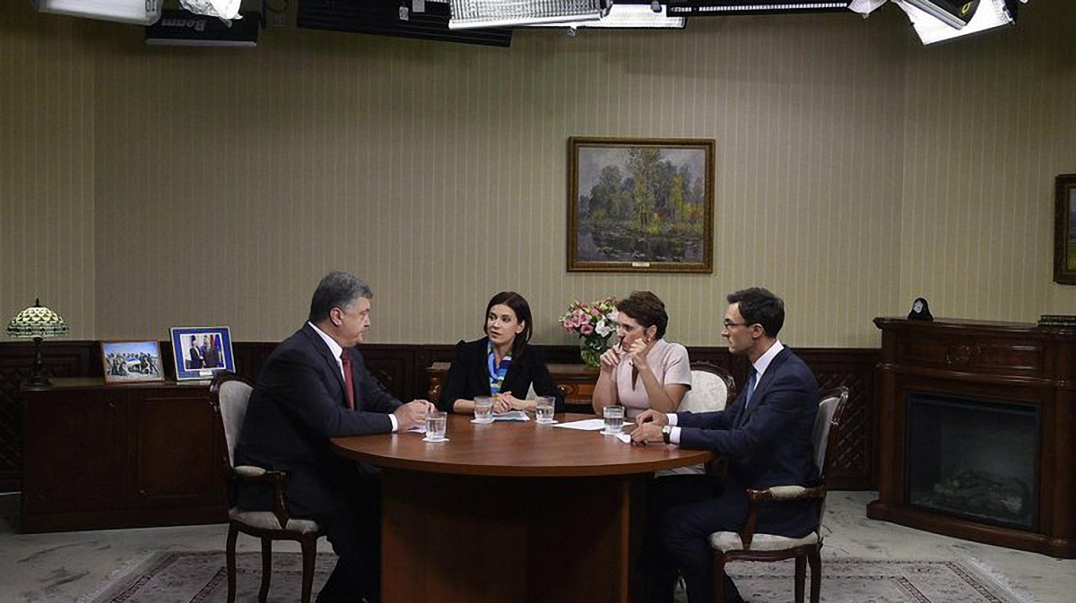 Интервью Порошенко в дружественном кругу лояльных журналистов - фото 1