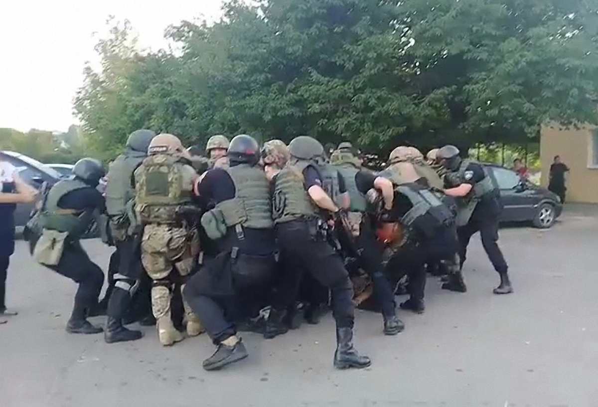 Задержание бойцов в Кропивницком  - фото 1