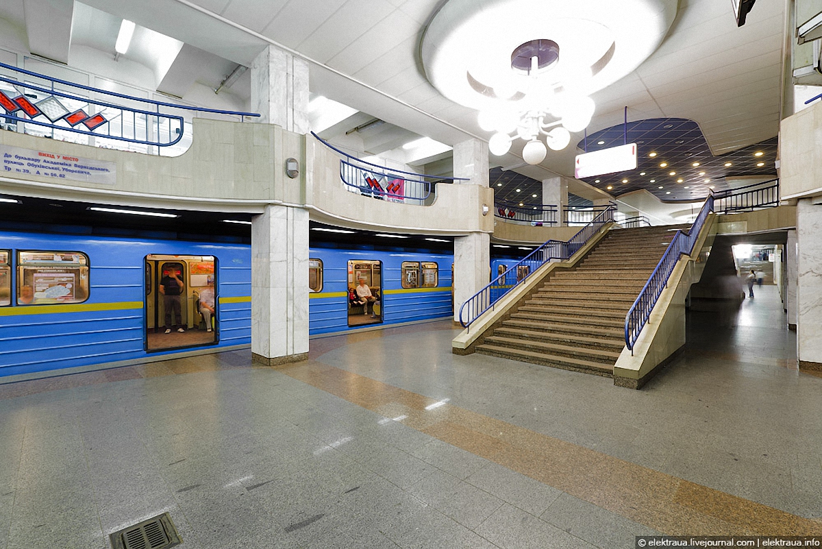 Мужчина упал под поезд на станции "Академгородок" - фото 1