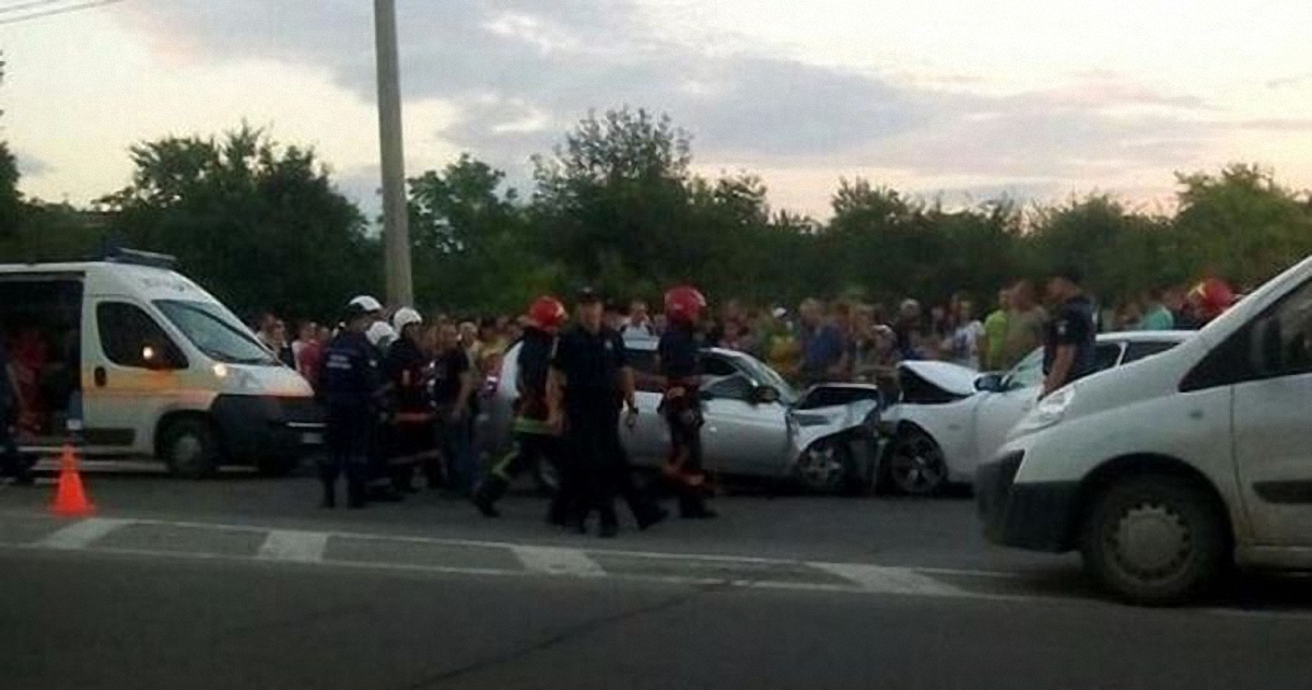 Патрульные врезались в авто жителя Тернопольской области - фото 1