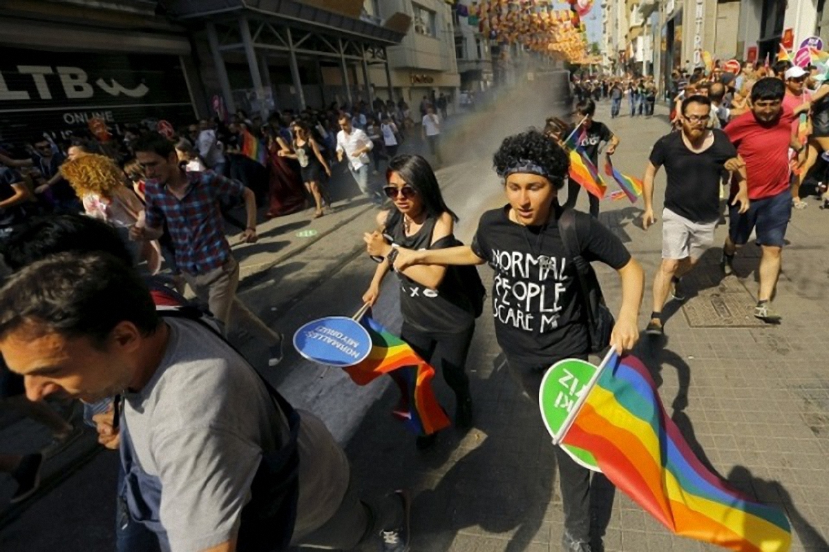 ЛГБТ решили провести прайд несмотря на запрет властей и крупный религиозный праздник - фото 1