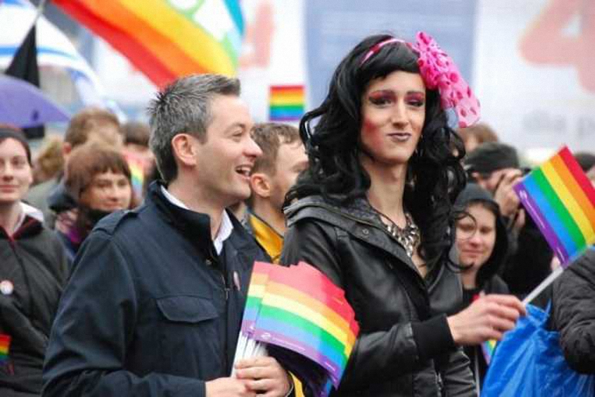 На гей-парад в Киев приедет Ребекка Хармс - фото 1