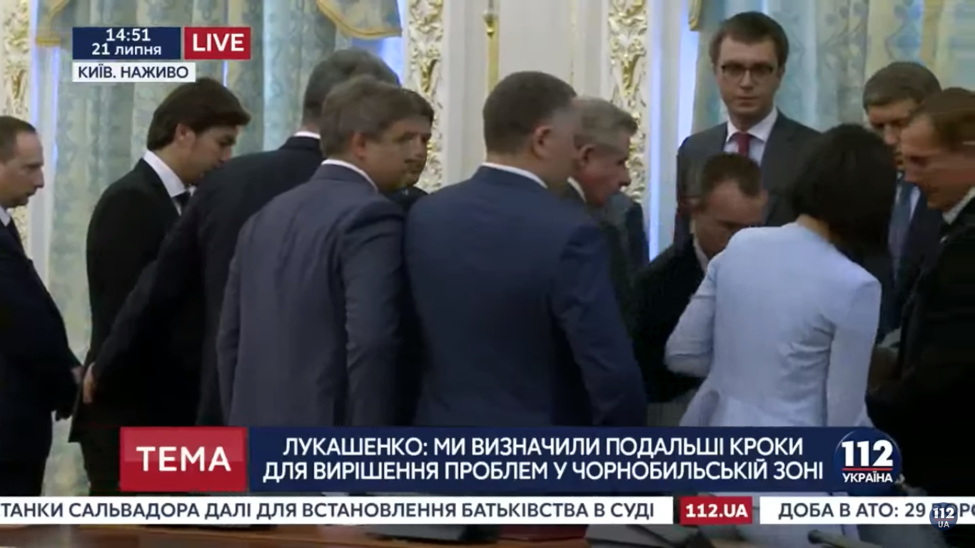Во время встречи Лукашенко и Порошенко глава Госпогранслужбы упал в обморок  - фото 1