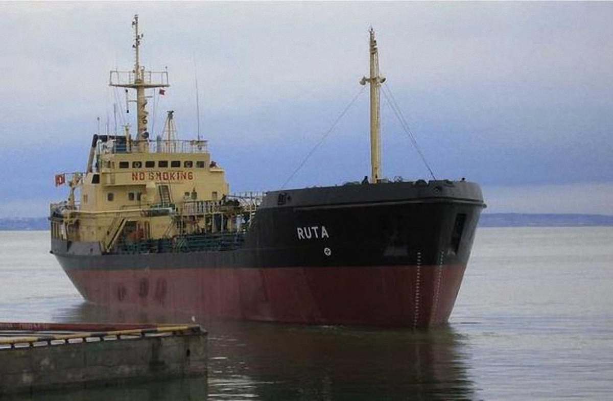 Моряков обвиняют в нелегальном вывозе нефти из Ливии - фото 1