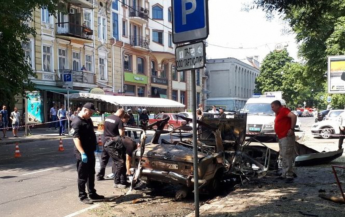 Взрыв автомобиля в Одессе - фото 1
