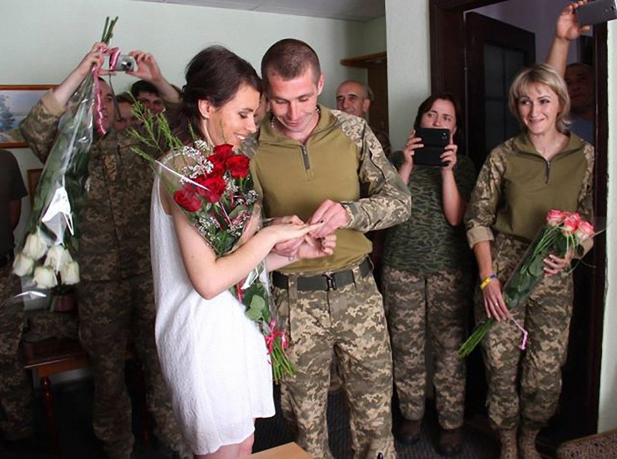 Военная свадьба молодоженов - фото 1