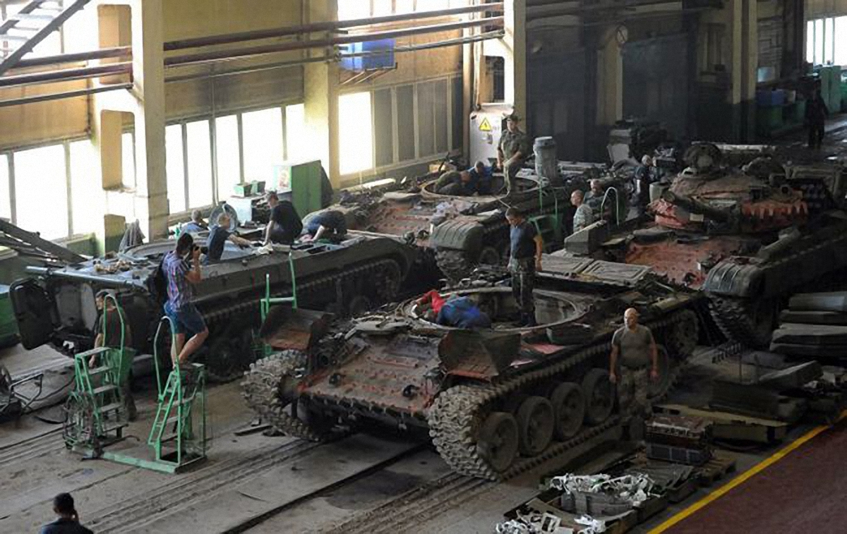"Львовский бронетанковый завод" сэкономил на авто для АТО и просрочил их изготовление - фото 1