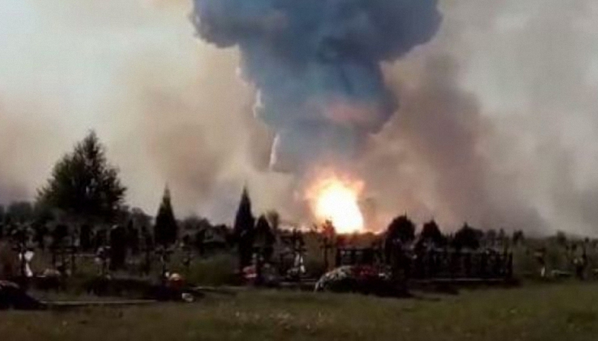 В Донецке горит завод со складами ядерных отходов - фото 1