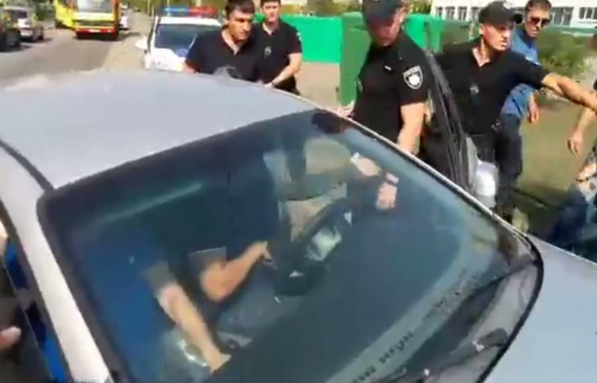Нардепу разбили авто из-за стрельбы и попытки прикрыться АТОшниками - фото 1