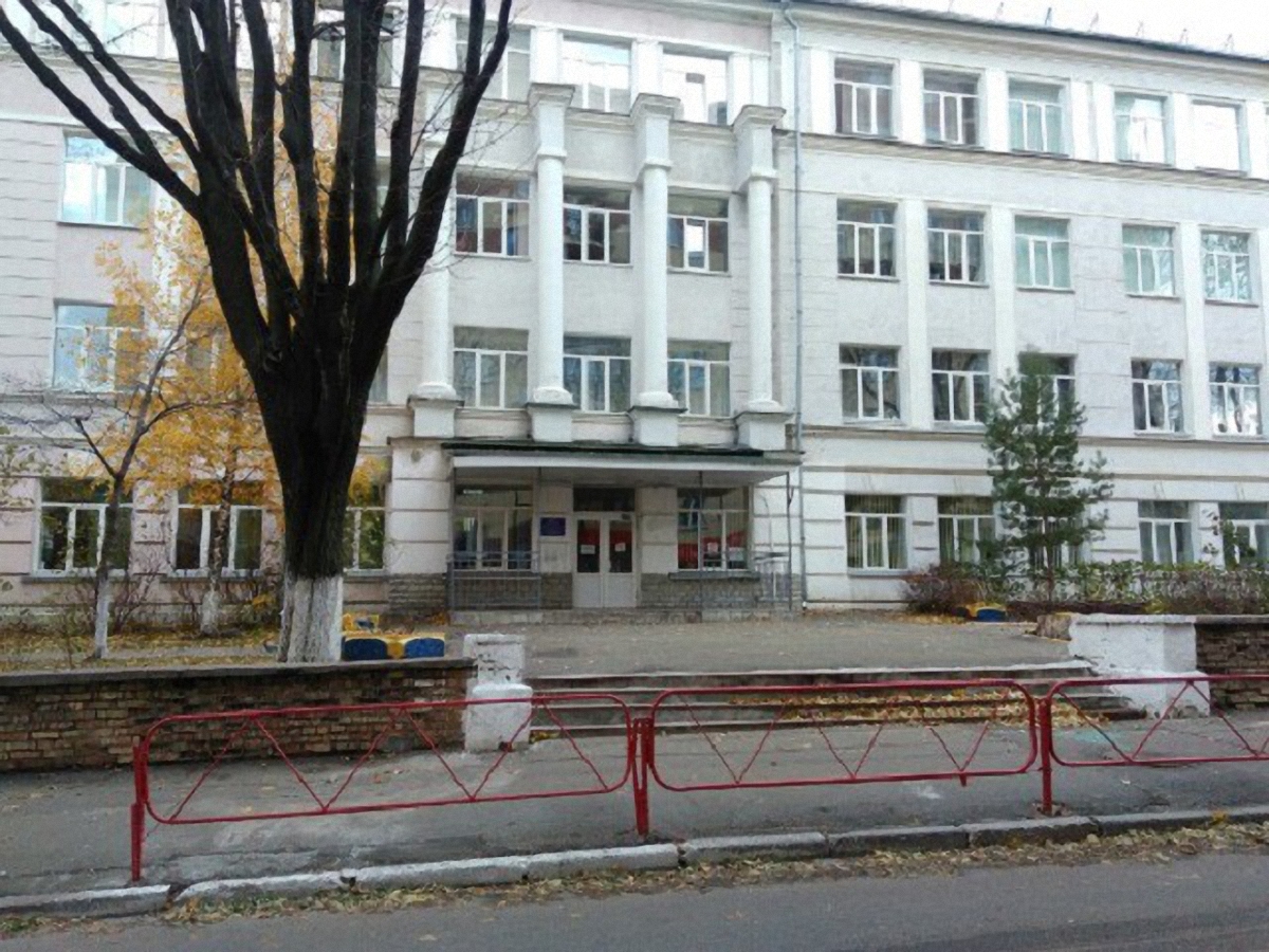 В киевской школе №139 нашли два труппа  - фото 1