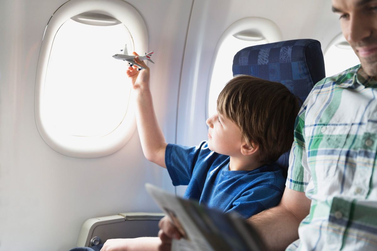 Дети смогут летать в самолете без взрослых только с пяти лет - фото 1