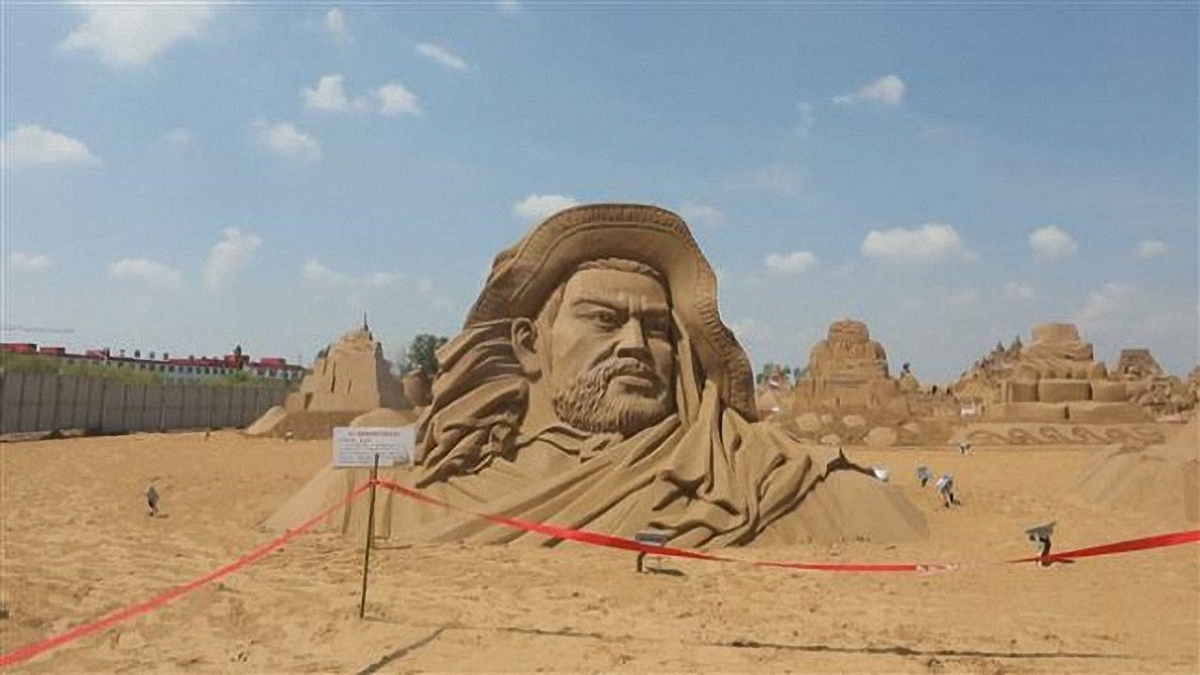 Песочная скульптура "Королевство Лоулань" - фото 1