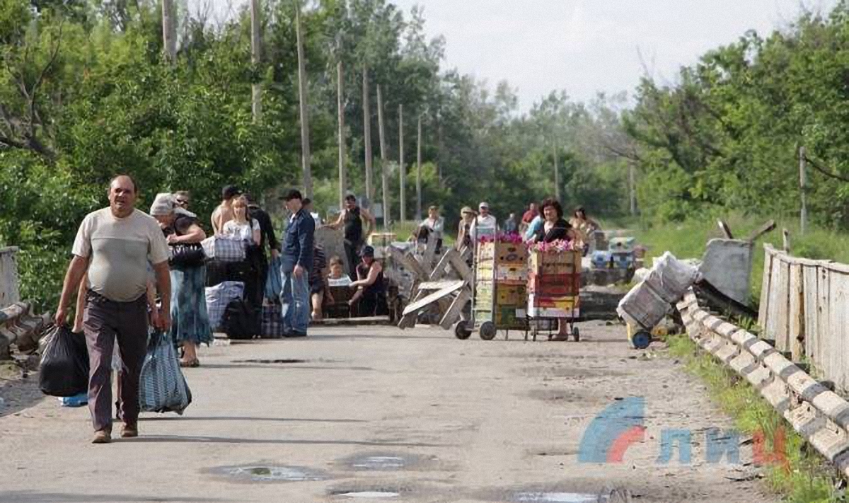 Между Украиной и "ЛНР" работает один пешеходный пункт пропуска - фото 1