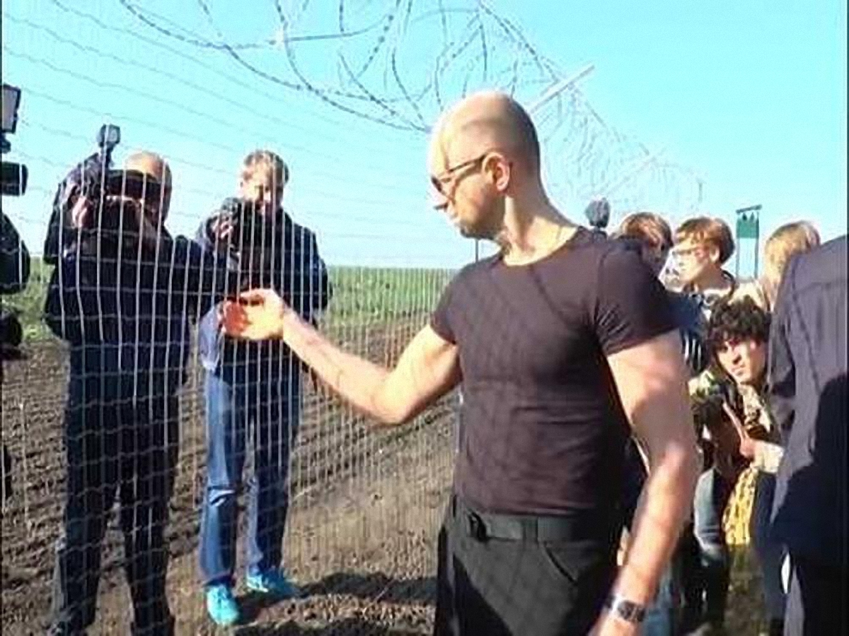 Стена Яценюка может обрести новый вид - фото 1