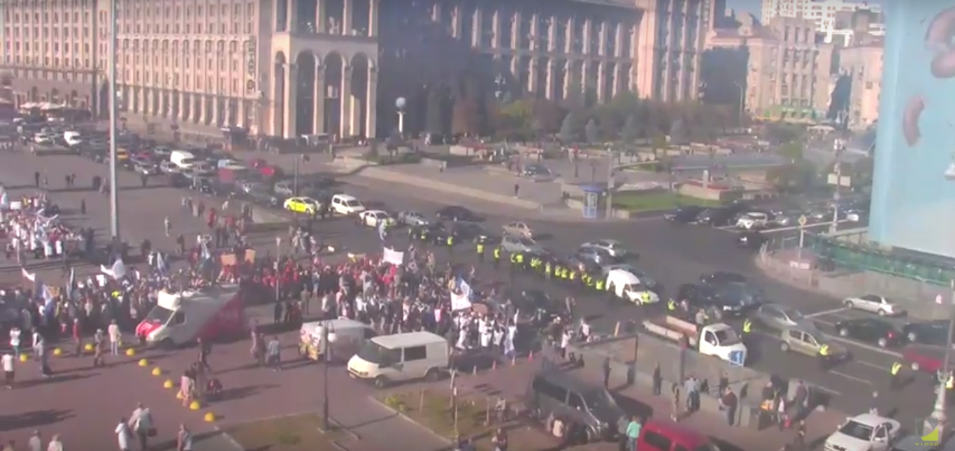 Митинг медиков в центре Киева - фото 1
