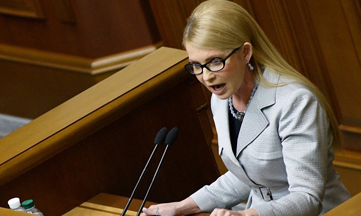 Тимошенко подняла бокал шампанского в Раде - фото 1